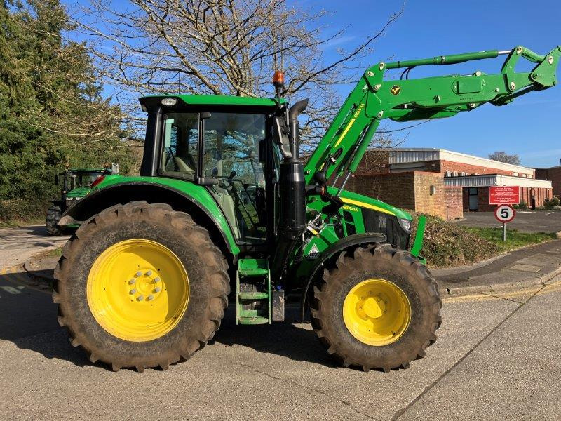John Deere 6110M - Trator: foto 1 John Deere 6110M - Trator: foto 1
