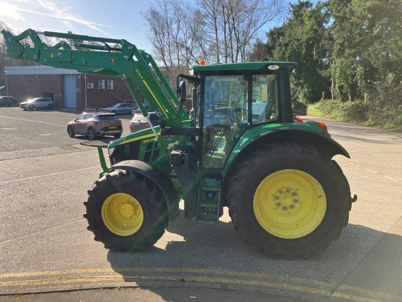 John Deere 6110M - Trator: foto 2 John Deere 6110M - Trator: foto 2