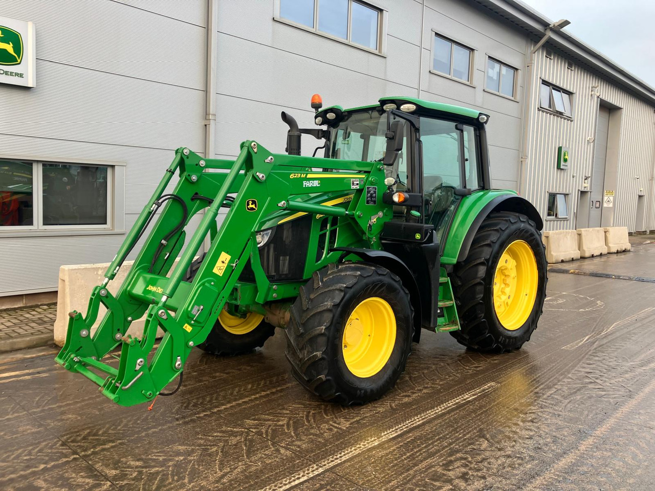 John Deere 6120M - Trator: foto 2 John Deere 6120M - Trator: foto 2