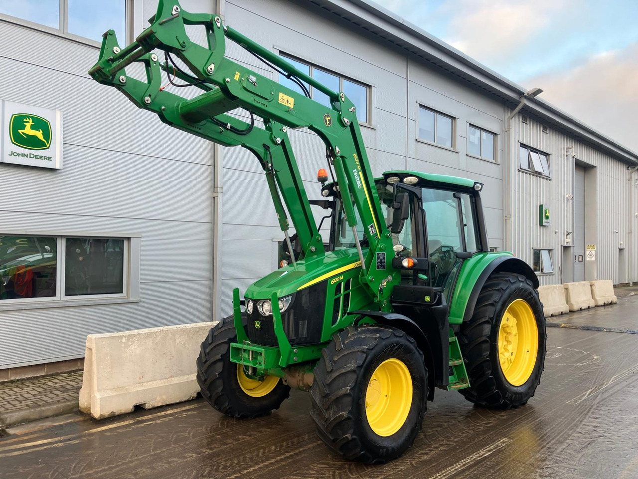 John Deere 6120M - Trator: foto 1 John Deere 6120M - Trator: foto 1