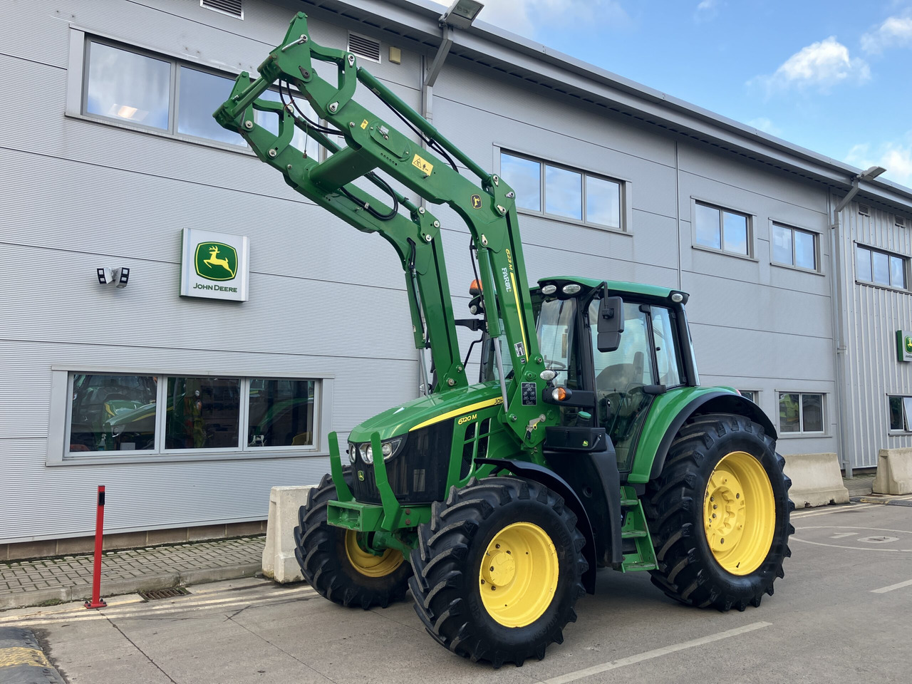 John Deere 6120M - Trator: foto 1 John Deere 6120M - Trator: foto 1