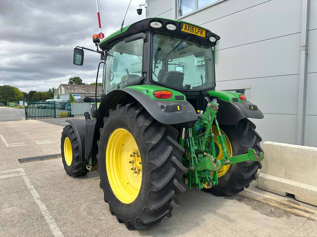 John Deere 6125R - Trator: foto 3 John Deere 6125R - Trator: foto 3