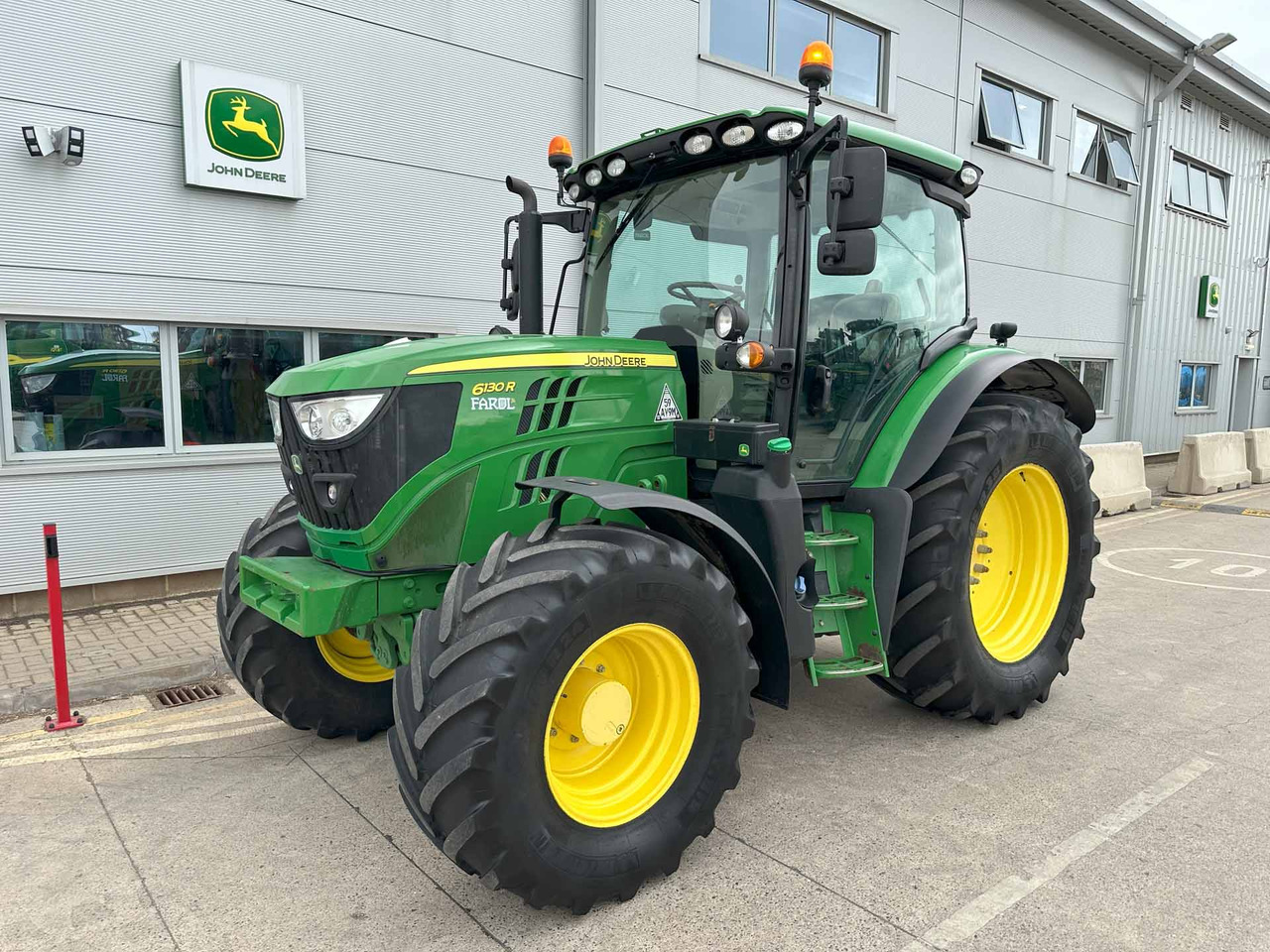John Deere 6130R - Trator: foto 1 John Deere 6130R - Trator: foto 1