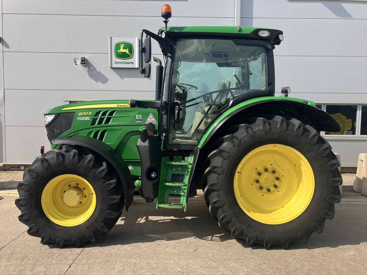 John Deere 6130R - Trator: foto 2 John Deere 6130R - Trator: foto 2
