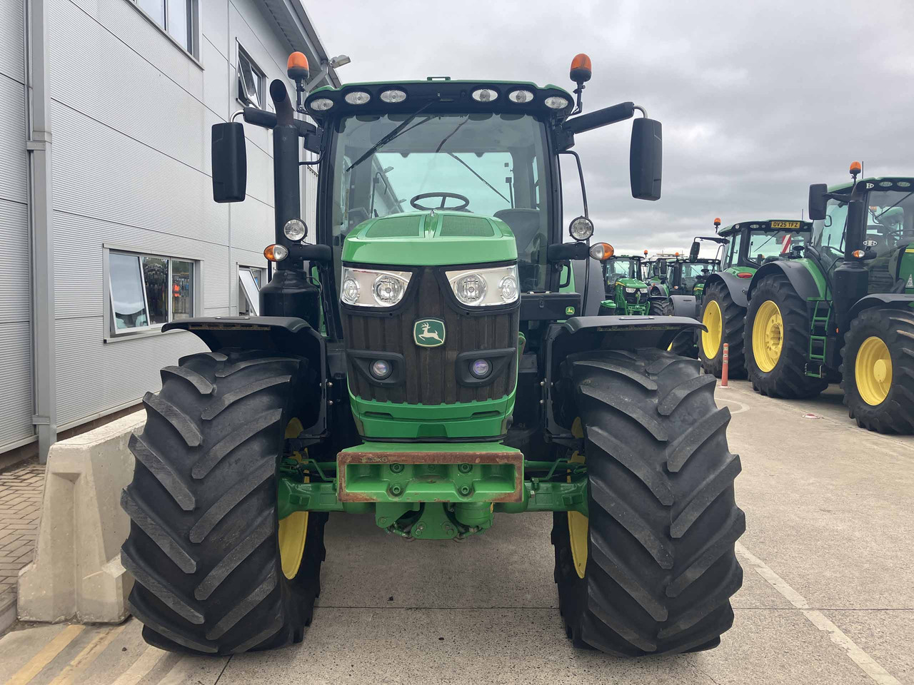 Trator John Deere 6155R: foto 7