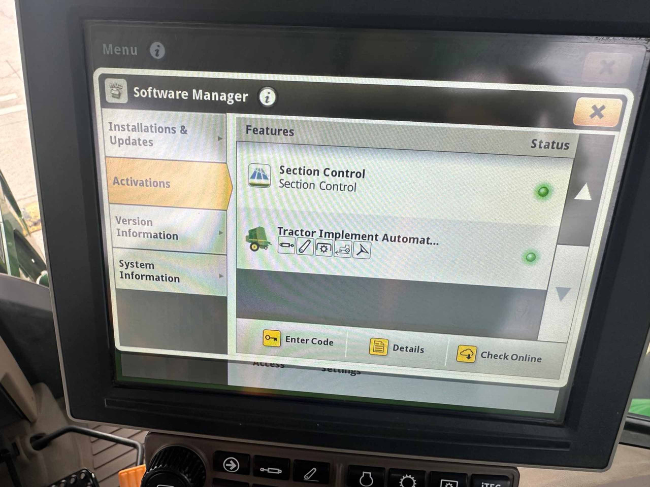 Trator John Deere 6215R: foto 10
