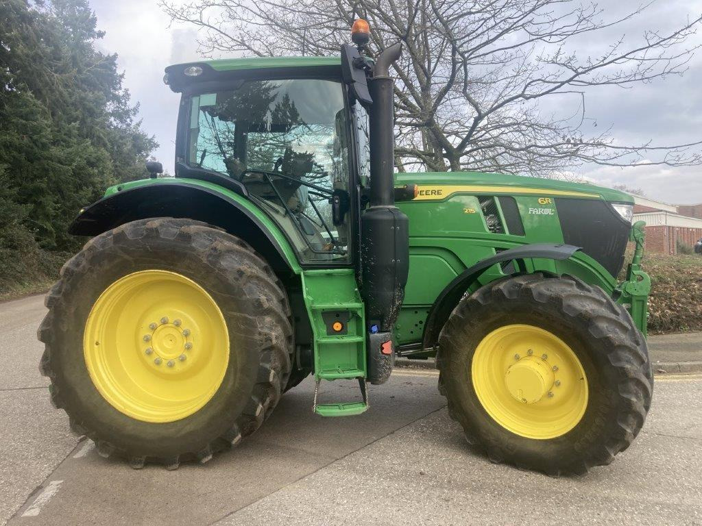 John Deere 6215R - Trator: foto 1 John Deere 6215R - Trator: foto 1
