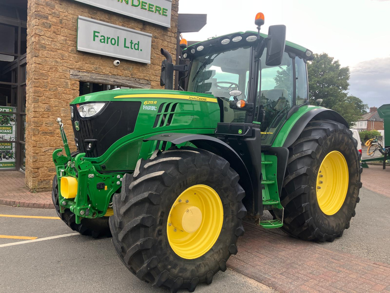 John Deere 6215R - Trator: foto 1 John Deere 6215R - Trator: foto 1