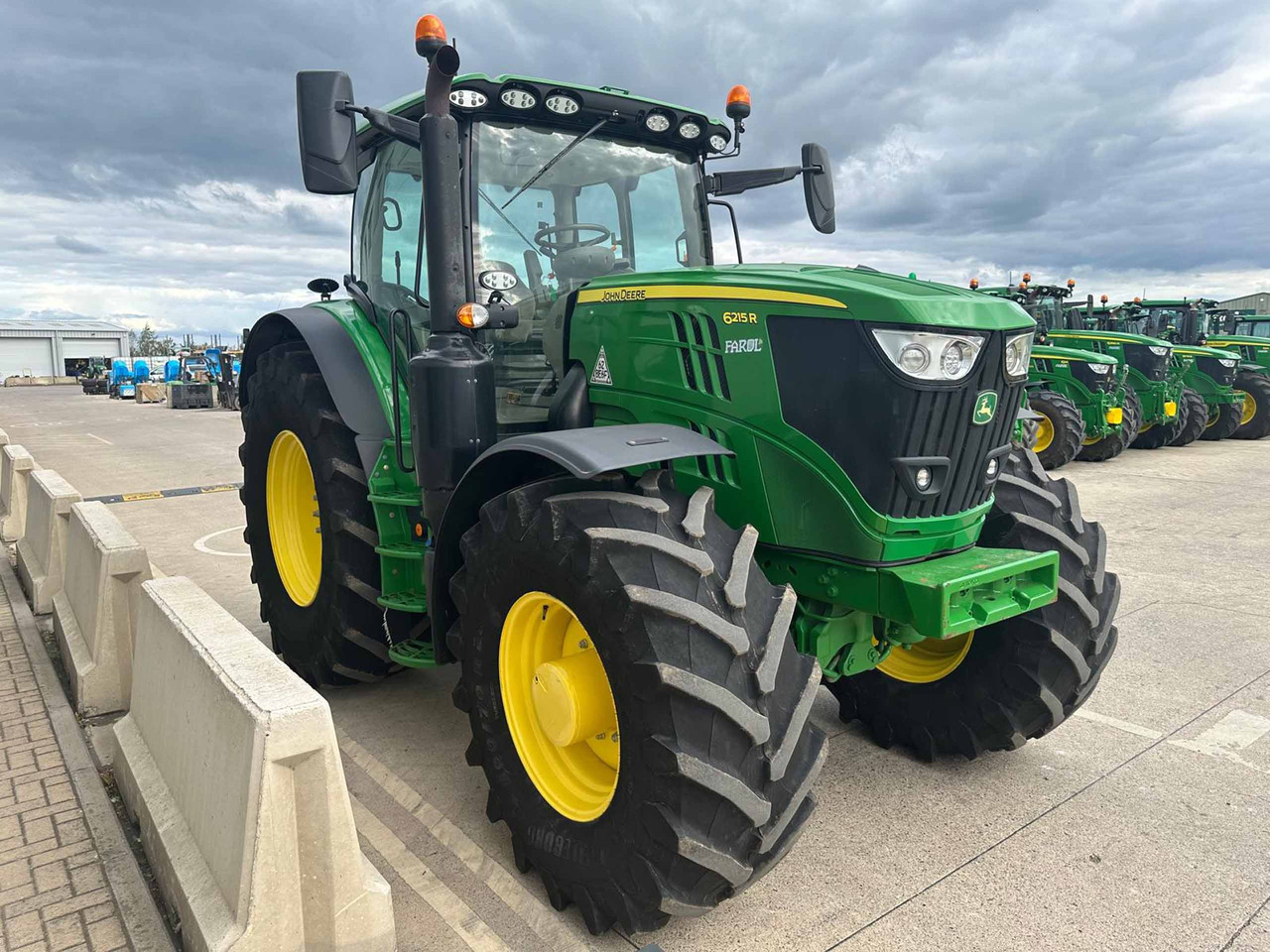 Trator John Deere 6215R: foto 7