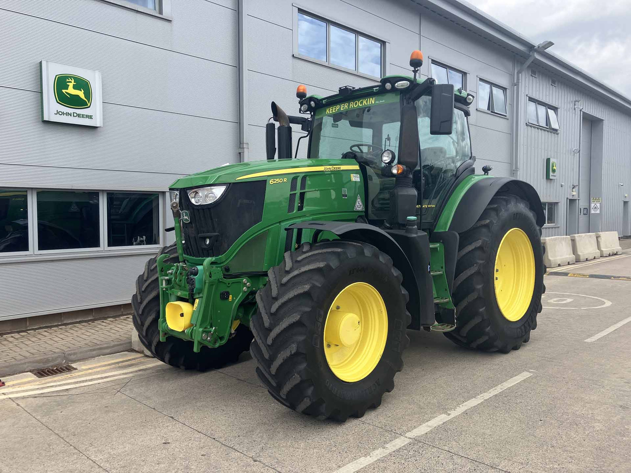 Trator John Deere 6250R: foto 1