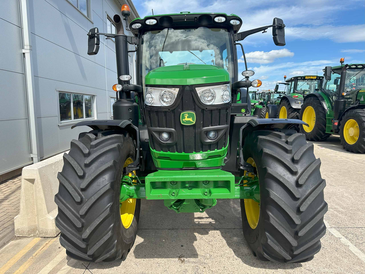 John Deere 6R 155 - Trator: foto 2 John Deere 6R 155 - Trator: foto 2