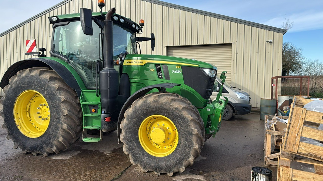 John Deere 6R 215 - Trator: foto 2 John Deere 6R 215 - Trator: foto 2