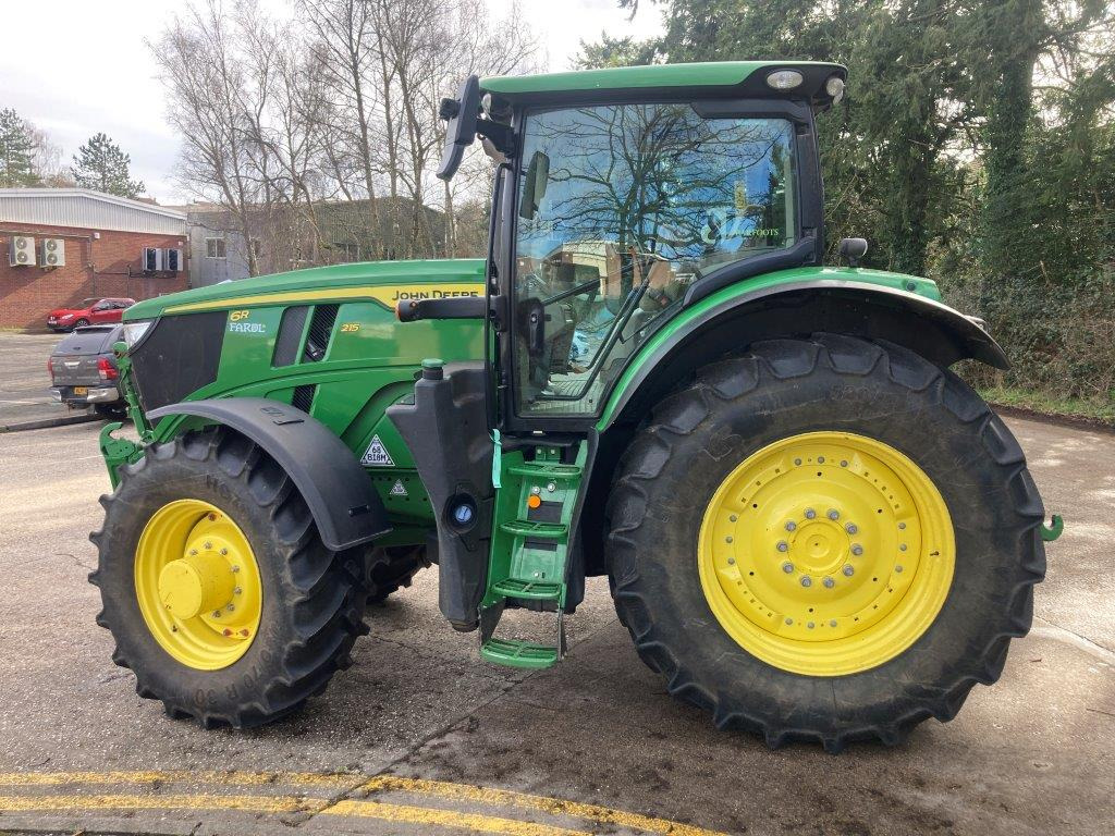 John Deere 6R 215 - Trator: foto 2 John Deere 6R 215 - Trator: foto 2