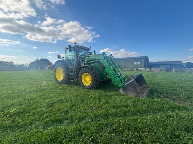 John Deere 6R 250 + 683R - Trator: foto 1 John Deere 6R 250 + 683R - Trator: foto 1