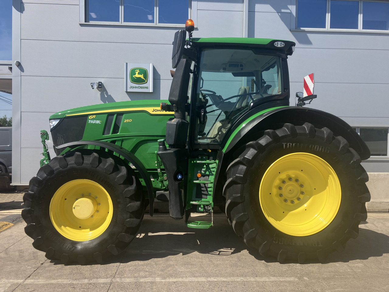 John Deere 6R 250 - Trator: foto 2 John Deere 6R 250 - Trator: foto 2