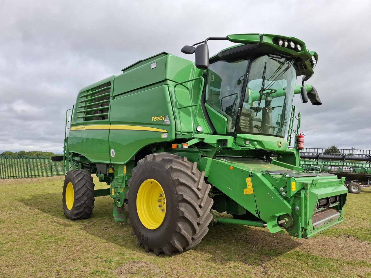 John Deere T670 - Ceifeira debulhadora: foto 1 John Deere T670 - Ceifeira debulhadora: foto 1