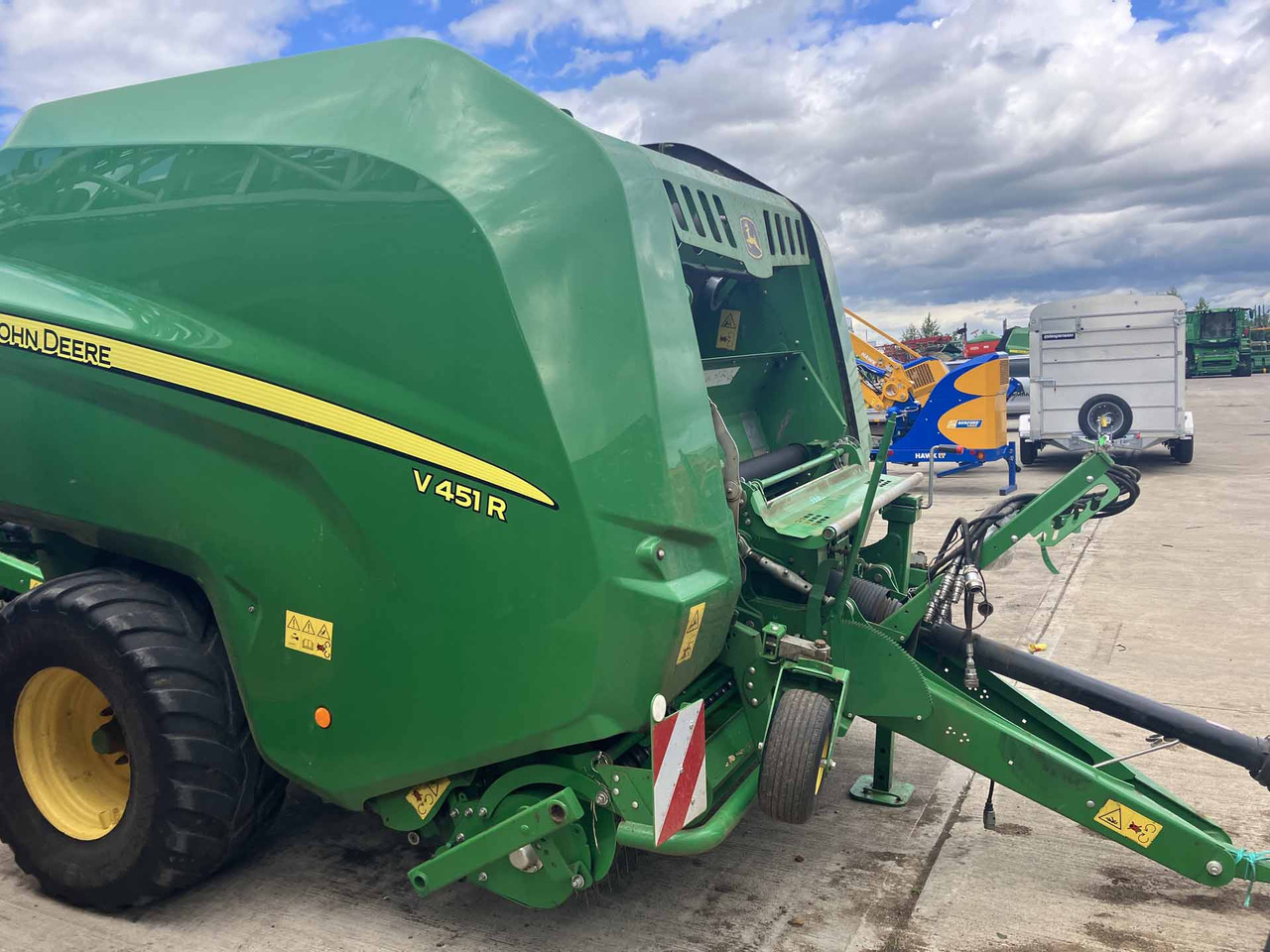 John Deere V451R - Máquina para produção de feno: foto 3 John Deere V451R - Máquina para produção de feno: foto 3