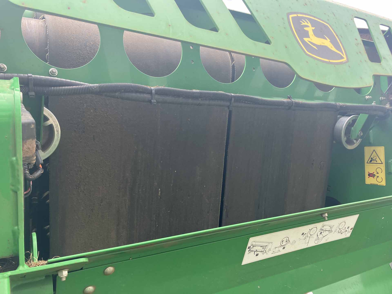 John Deere V451R - Máquina para produção de feno: foto 4 John Deere V451R - Máquina para produção de feno: foto 4