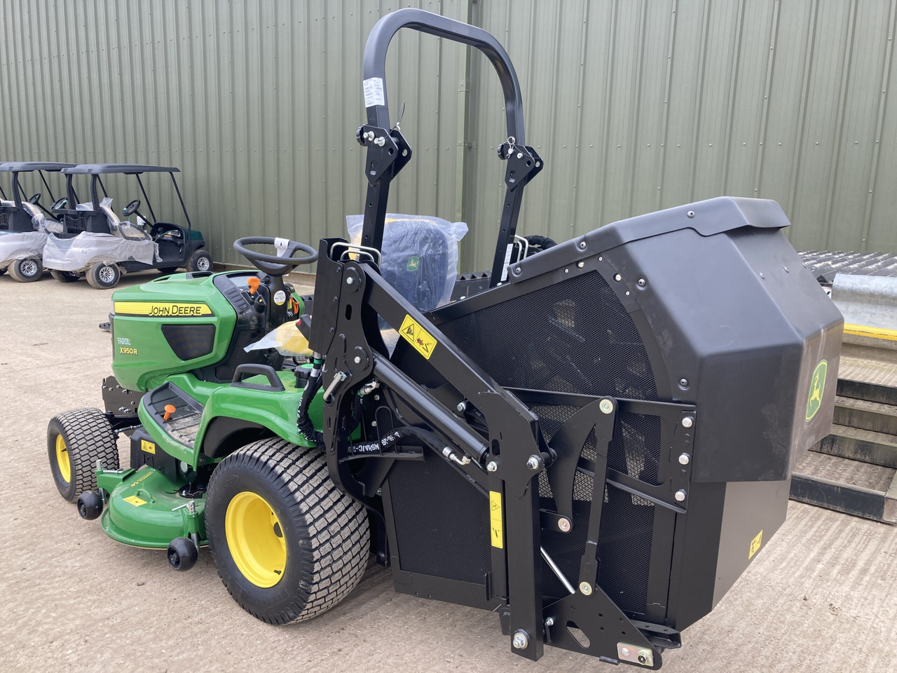 John Deere X950R ride on cut and collect mower - Cortador de grama: foto 3 John Deere X950R ride on cut and collect mower - Cortador de grama: foto 3
