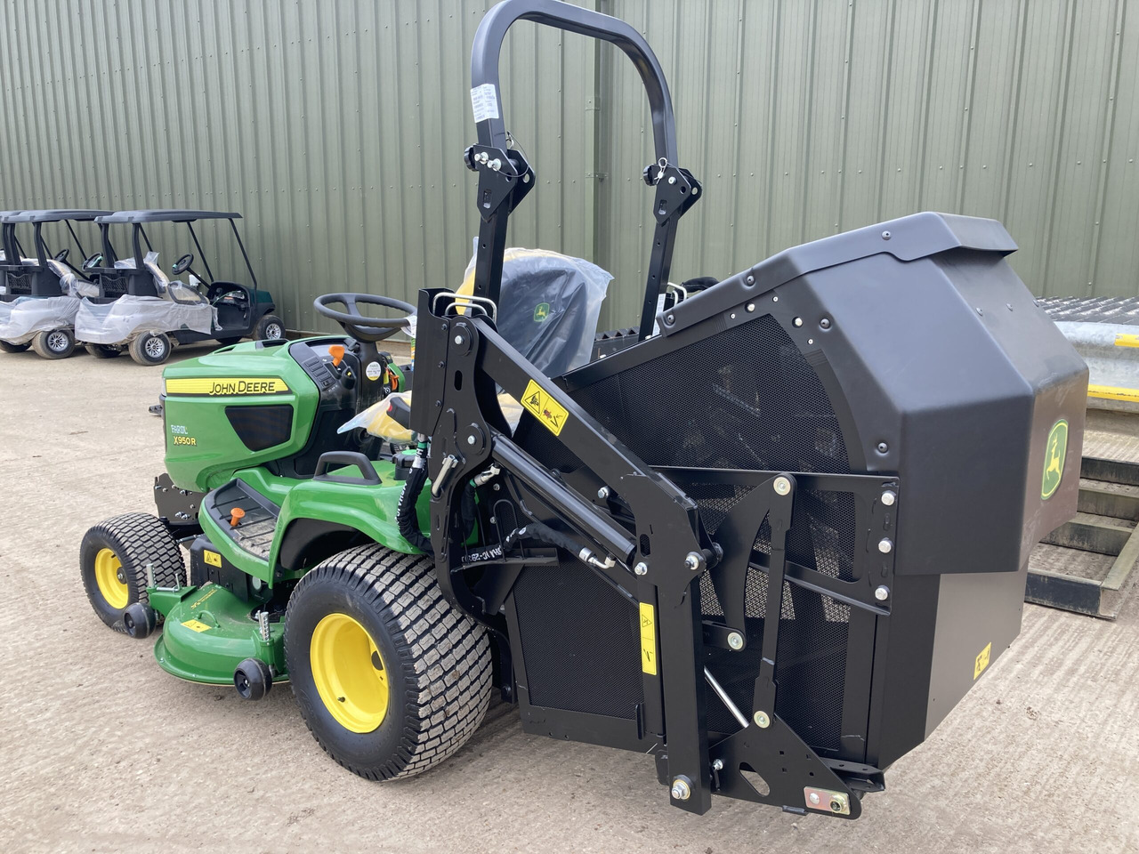 John Deere X950R ride on cut and collect mower - Cortador de grama: foto 3 John Deere X950R ride on cut and collect mower - Cortador de grama: foto 3