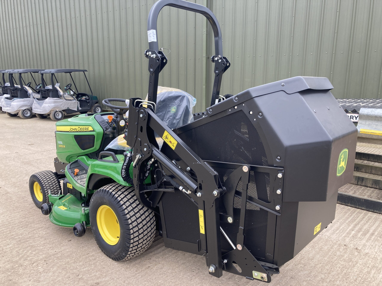 John Deere X950R ride on cut and collect mower - Cortador de grama: foto 3 John Deere X950R ride on cut and collect mower - Cortador de grama: foto 3