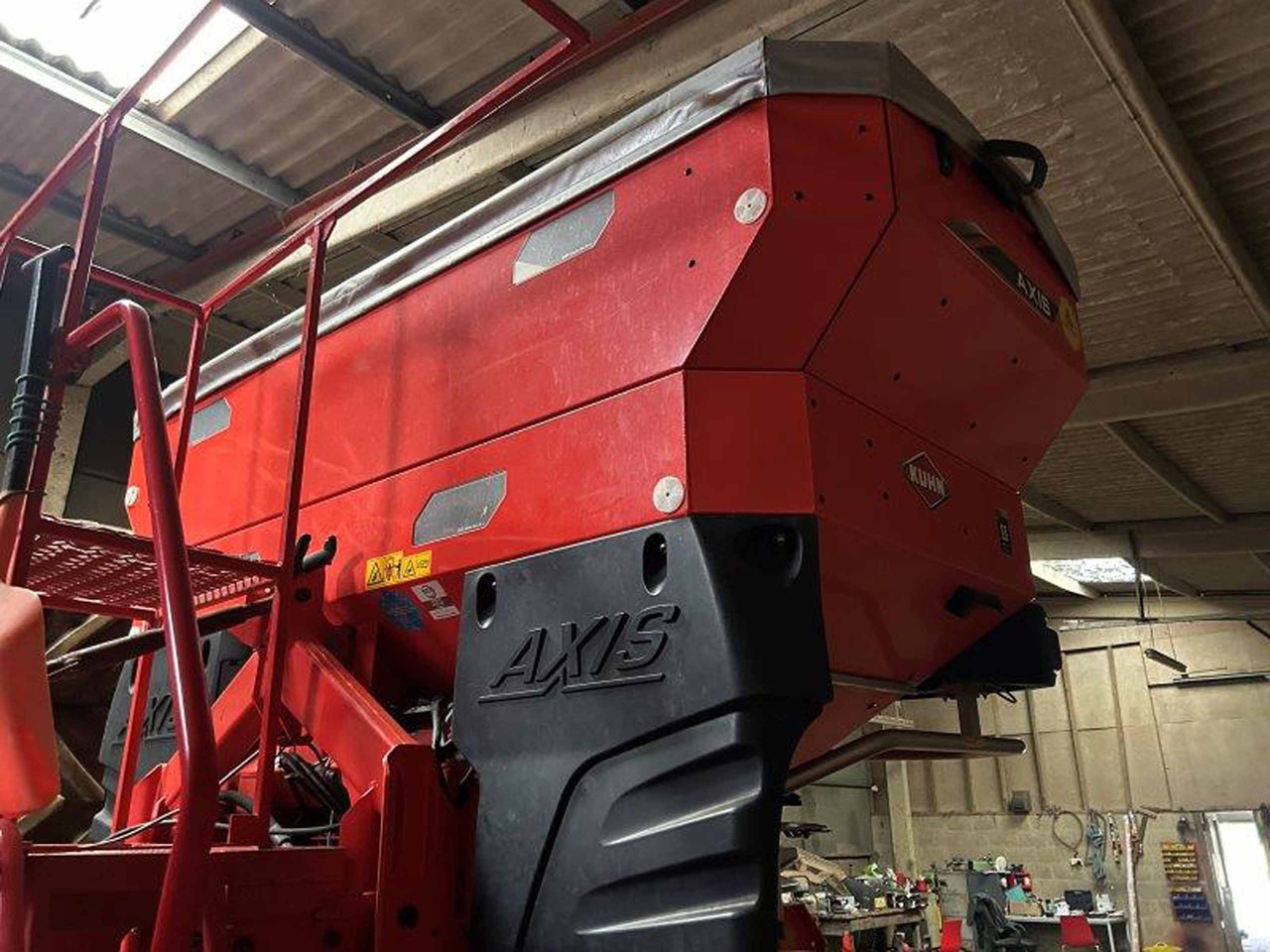 Kuhn Axis 40.2 H-EMC-W - Distribuidor de fertilizantes: foto 3 Kuhn Axis 40.2 H-EMC-W - Distribuidor de fertilizantes: foto 3