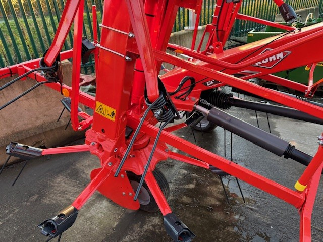 Kuhn GF7803 Tedder - Ancinho enleirador: foto 4 Kuhn GF7803 Tedder - Ancinho enleirador: foto 4