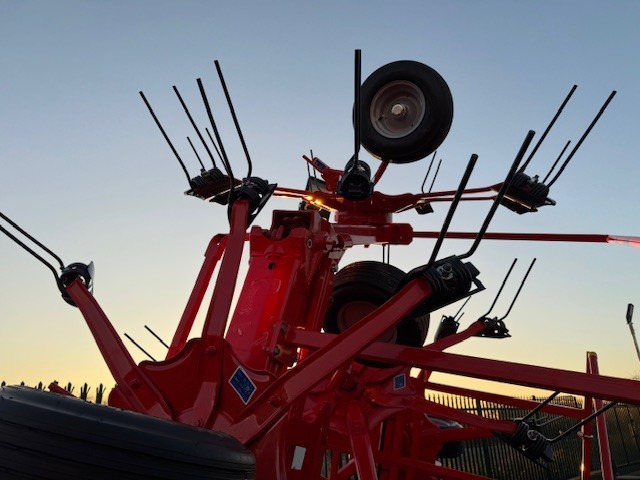 Kuhn GF7803 Tedder - Ancinho enleirador: foto 5 Kuhn GF7803 Tedder - Ancinho enleirador: foto 5