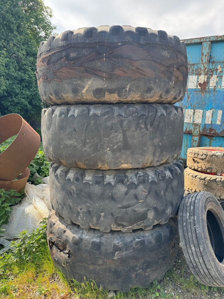 Solid Tyres On Rims - Jantes e pneus: foto 2 Solid Tyres On Rims - Jantes e pneus: foto 2
