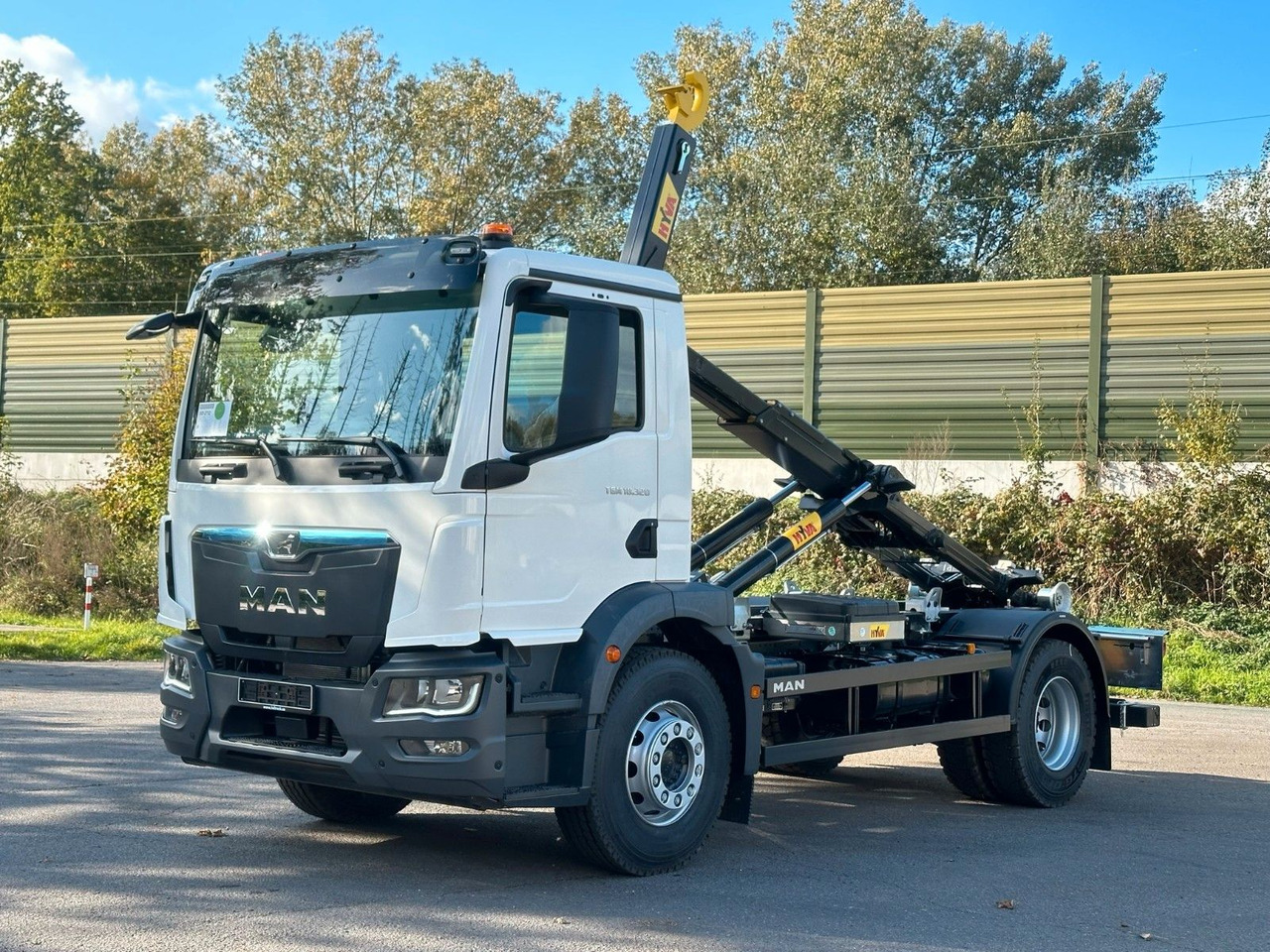 MAN TGM 18.320 4x2 Euro 6e Hyva 12-45 - Camião polibenne, Camião grua: foto 1 MAN TGM 18.320 4x2 Euro 6e Hyva 12-45 - Camião polibenne, Camião grua: foto 1
