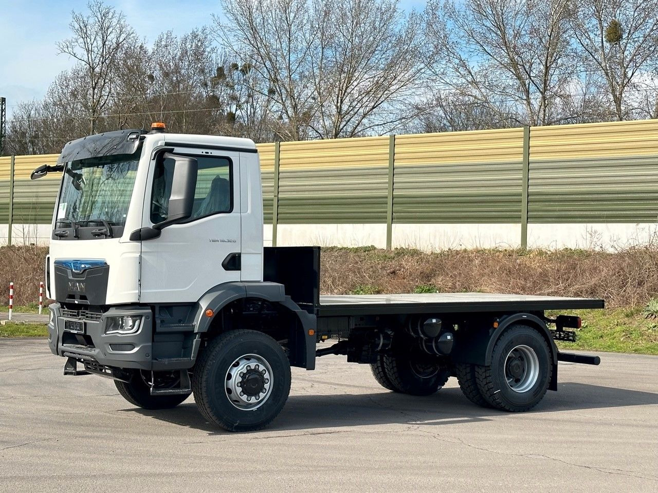 MAN TGM 18.320 4x4 Euro 6e Plato - Camião de caixa aberta/ Plataforma: foto 2 MAN TGM 18.320 4x4 Euro 6e Plato - Camião de caixa aberta/ Plataforma: foto 2