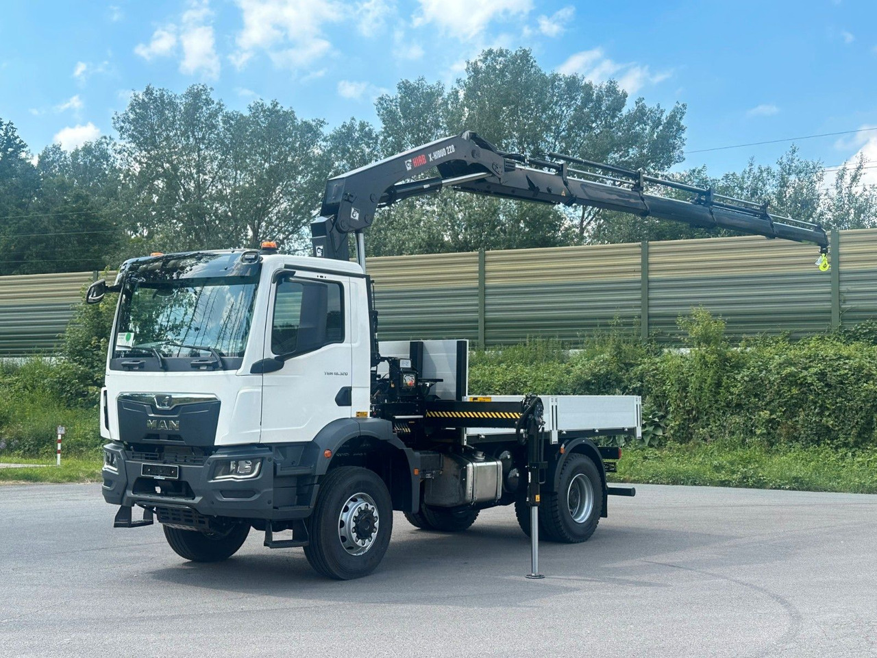 MAN TGM 18.320 4x4 Euro 6e Pritsche Hiab 228-4 Kran - Camião grua: foto 1 MAN TGM 18.320 4x4 Euro 6e Pritsche Hiab 228-4 Kran - Camião grua: foto 1