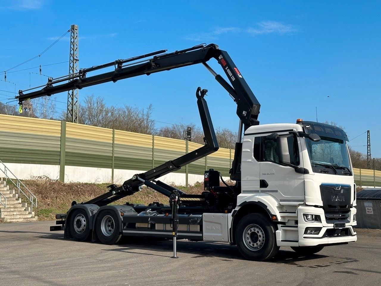 MAN TGS 26.470 6x2 Abrollkipper + Kran Hiab 228-4 - Camião polibenne, Camião grua: foto 3 MAN TGS 26.470 6x2 Abrollkipper + Kran Hiab 228-4 - Camião polibenne, Camião grua: foto 3