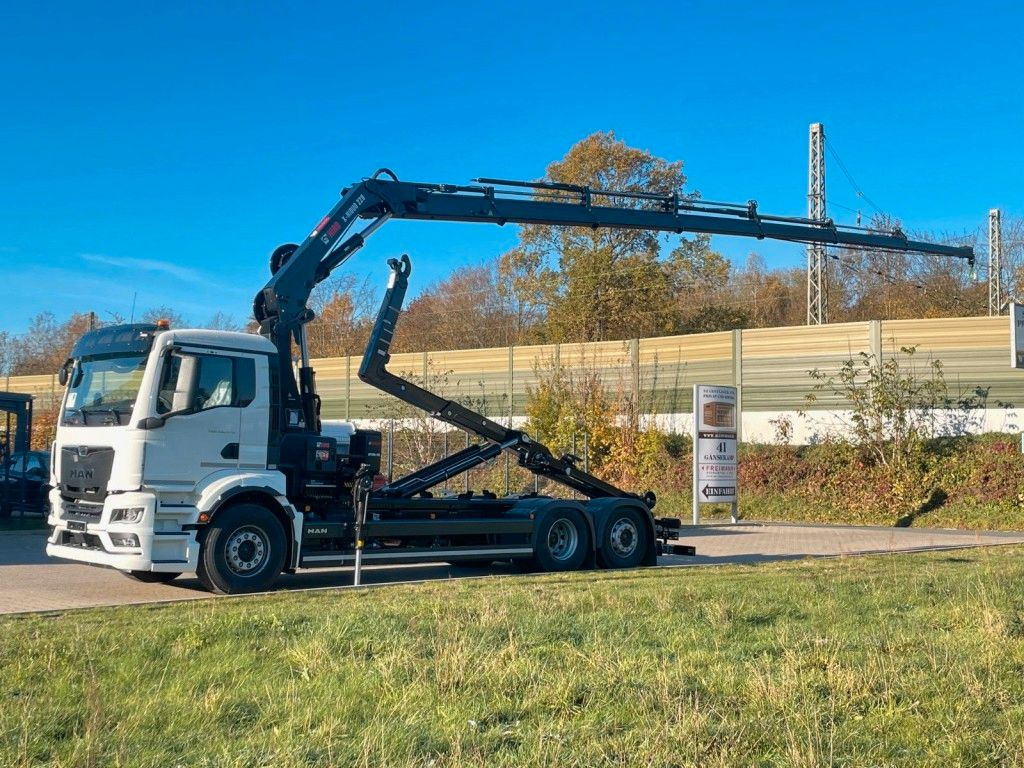 MAN TGS 26.470 6x2 Abrollkipper + Kran Hiab 228-6 - Camião polibenne, Camião grua: foto 2 MAN TGS 26.470 6x2 Abrollkipper + Kran Hiab 228-6 - Camião polibenne, Camião grua: foto 2