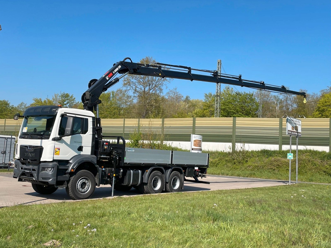 MAN TGS 33.440 6x4 HIAB 228-6 - Camião de caixa aberta/ Plataforma, Camião grua: foto 1 MAN TGS 33.440 6x4 HIAB 228-6 - Camião de caixa aberta/ Plataforma, Camião grua: foto 1