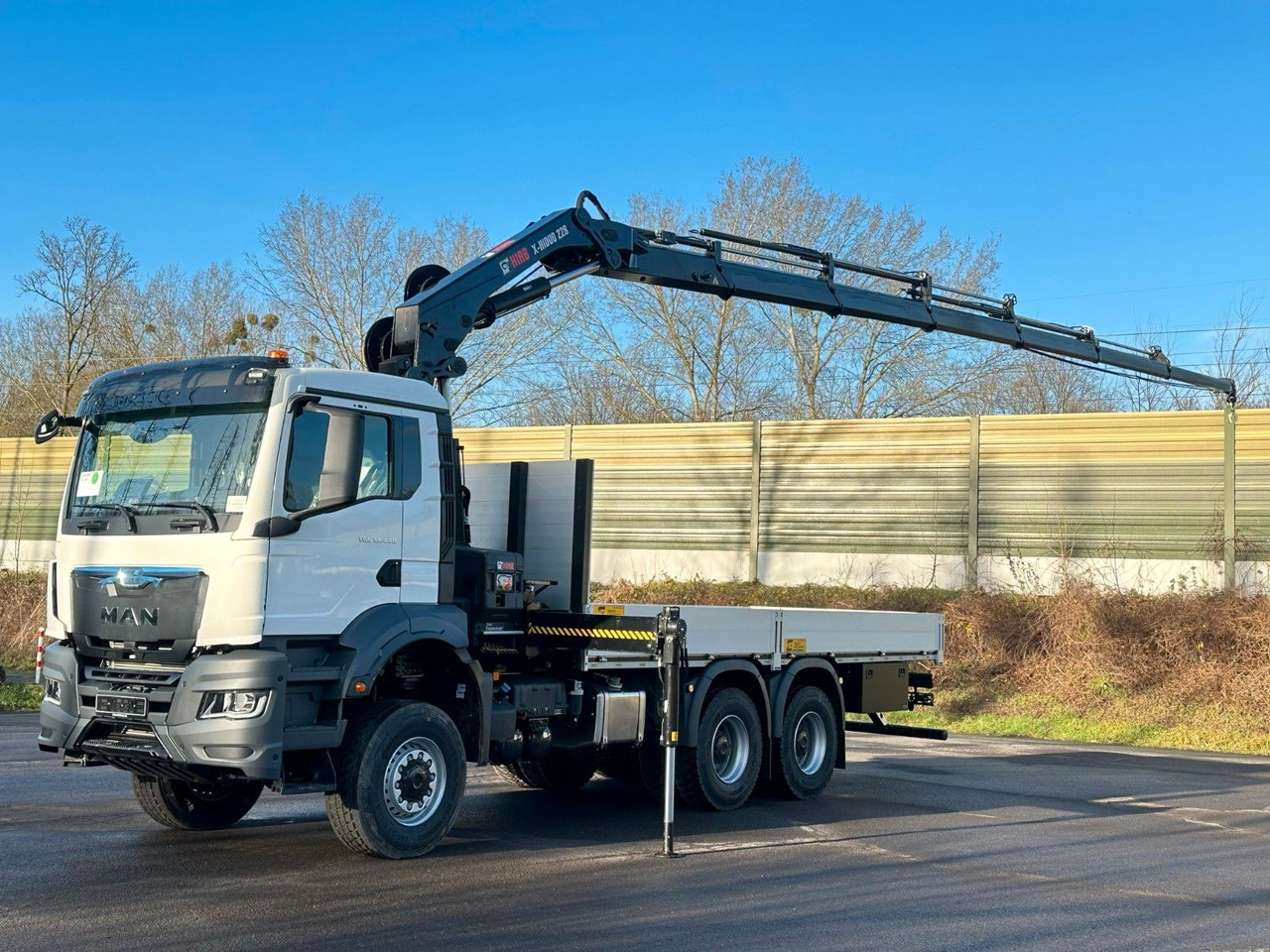 MAN TGS 33.440 6x6 Kran HIAB 228-6 - Camião de caixa aberta/ Plataforma, Camião grua: foto 1 MAN TGS 33.440 6x6 Kran HIAB 228-6 - Camião de caixa aberta/ Plataforma, Camião grua: foto 1