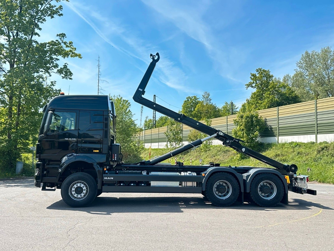 MAN TGS 33.520 6X4 Euro6e Abrollkipper MULTILIFT - Camião polibenne, Camião grua: foto 4 MAN TGS 33.520 6X4 Euro6e Abrollkipper MULTILIFT - Camião polibenne, Camião grua: foto 4
