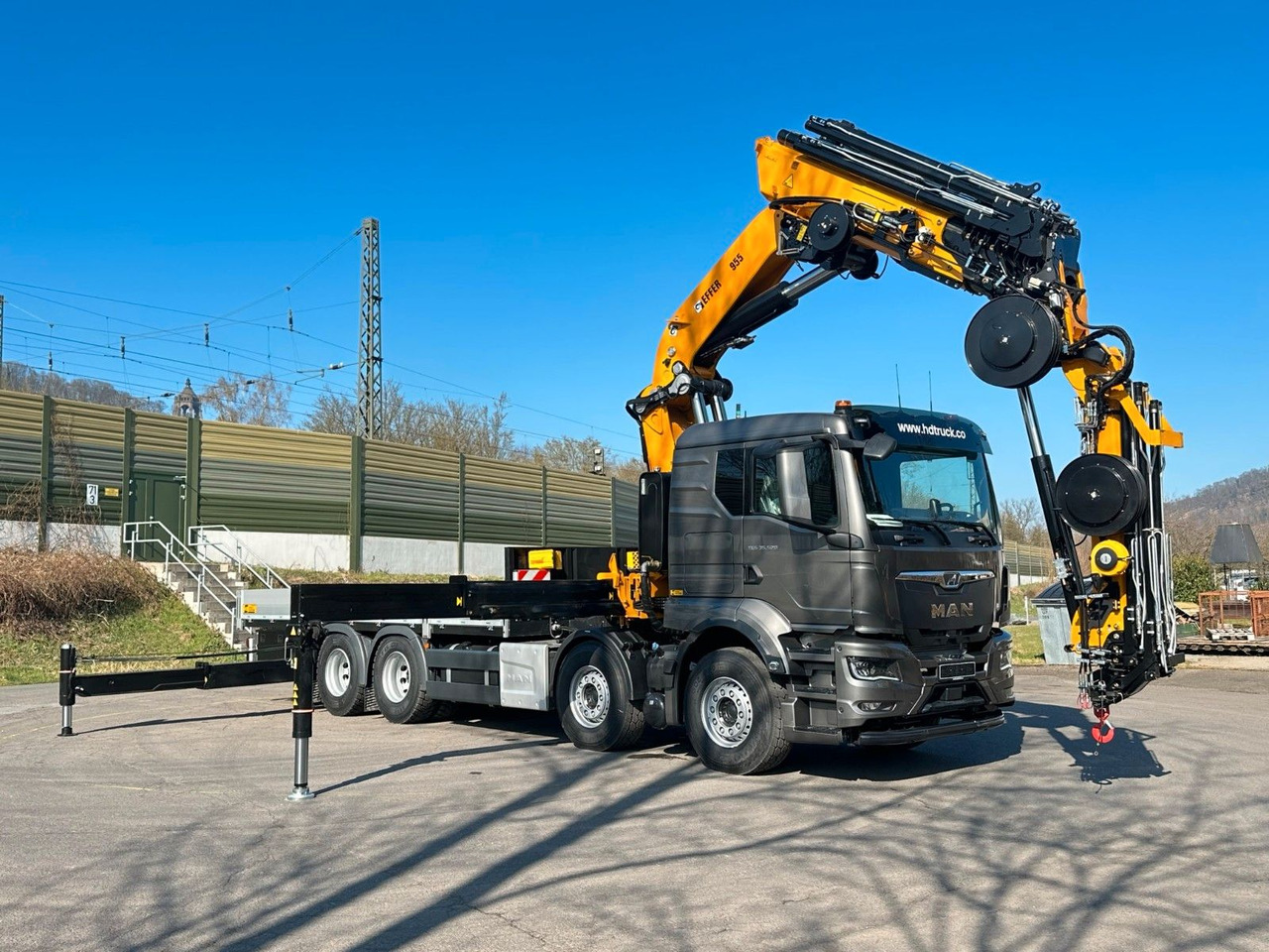 MAN TGS 35.520 8X4 TG 3 EFFER 955-8s +Jib 6sAUTOKRAN - Camião de caixa aberta/ Plataforma, Camião grua: foto 2 MAN TGS 35.520 8X4 TG 3 EFFER 955-8s +Jib 6sAUTOKRAN - Camião de caixa aberta/ Plataforma, Camião grua: foto 2