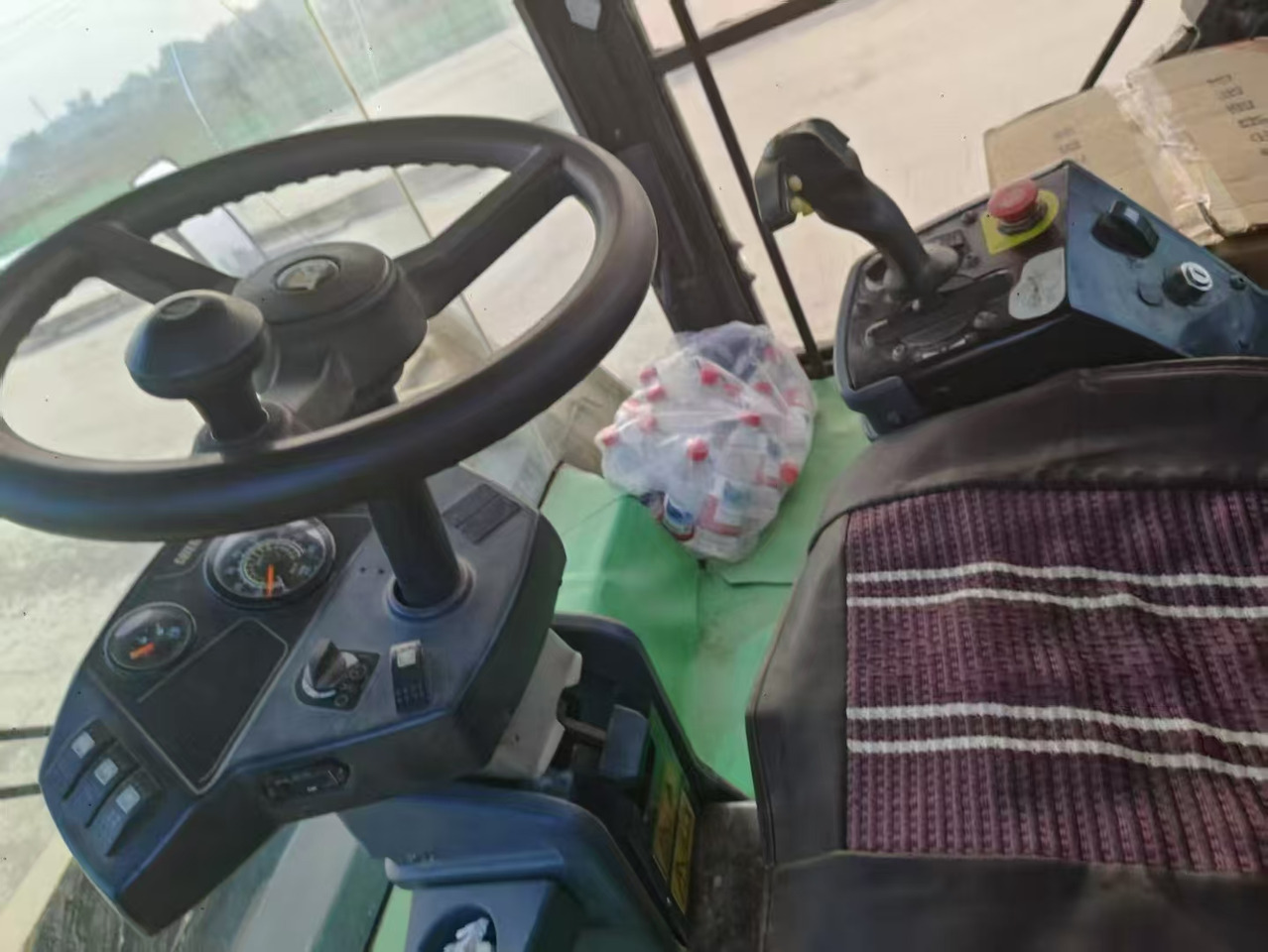 CATERPILLAR CB564D - Compactador de asfalto: foto 4 CATERPILLAR CB564D - Compactador de asfalto: foto 4