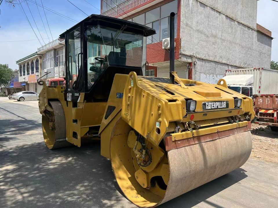 Caterpillar CB564D Double Drum Road Roller 7 Ton Weight With Core Components Engine and Bearing Essential Road Machinery - Compactador de asfalto: foto 3 Caterpillar CB564D Double Drum Road Roller 7 Ton Weight With Core Components Engine and Bearing Essential Road Machinery - Compactador de asfalto: foto 3