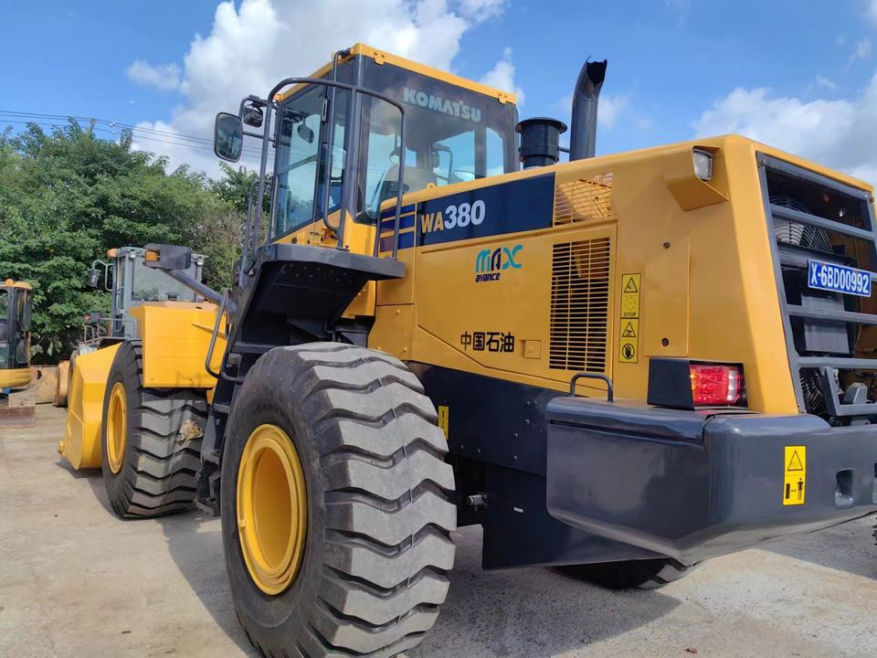 Hot Sale Used Komatsu WA380-6 Wheel Loader Backhoe Loader with Excellent Front Loading Feature - Pá carregadora de rodas: foto 4 Hot Sale Used Komatsu WA380-6 Wheel Loader Backhoe Loader with Excellent Front Loading Feature - Pá carregadora de rodas: foto 4