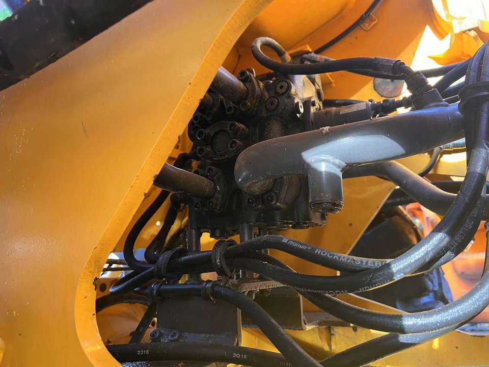 Hot Selling Used Original Sweden Hydraulic Volvo L120GZ Wheel Loader Second Hand Loader Volvo L220G in Good Condition for Sale - Pá carregadora de rodas: foto 5 Hot Selling Used Original Sweden Hydraulic Volvo L120GZ Wheel Loader Second Hand Loader Volvo L220G in Good Condition for Sale - Pá carregadora de rodas: foto 5