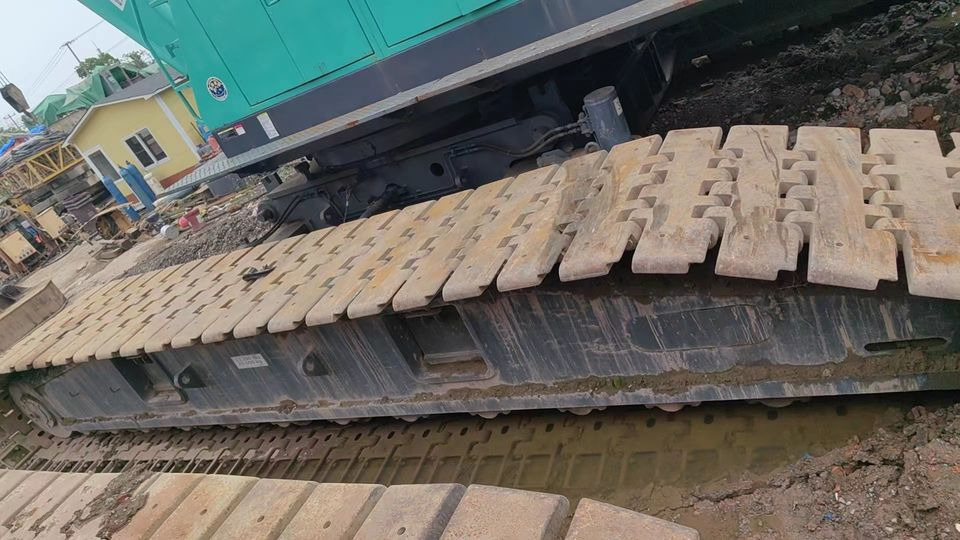 KOBELCO 150TON Crawler Crane for Containers Original Second Hand with Core Components on Sale! - Guindaste sobre esteiras: foto 3 KOBELCO 150TON Crawler Crane for Containers Original Second Hand with Core Components on Sale! - Guindaste sobre esteiras: foto 3