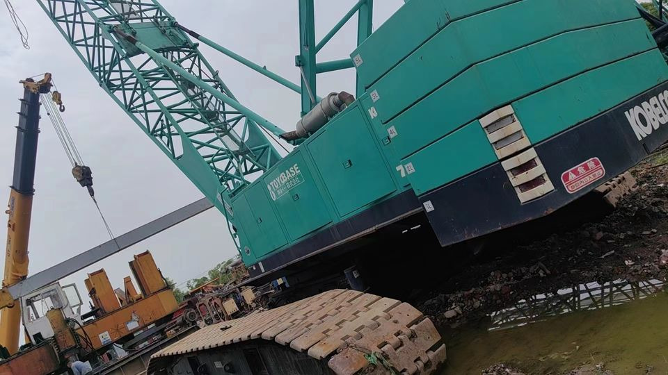 KOBELCO 150TON Crawler Crane for Containers Original Second Hand with Core Components on Sale! - Guindaste sobre esteiras: foto 2 KOBELCO 150TON Crawler Crane for Containers Original Second Hand with Core Components on Sale! - Guindaste sobre esteiras: foto 2