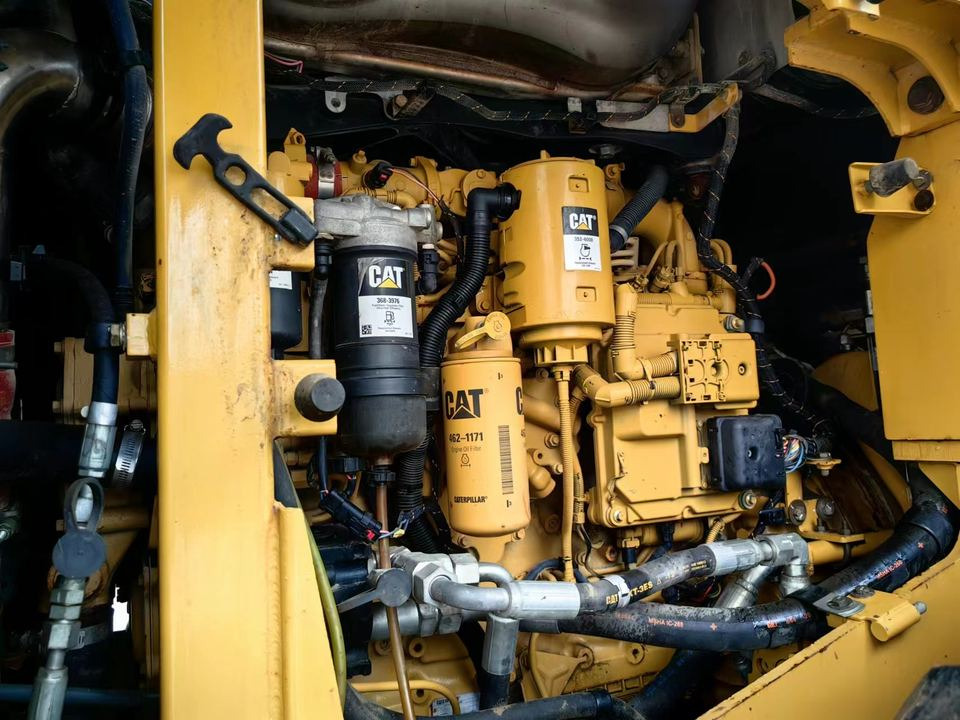 Low Price Sale! Used CAT 950GC Wheel Loader Original Front End Loader 950GC Loader in Shanghai China - Pá carregadora de rodas: foto 3 Low Price Sale! Used CAT 950GC Wheel Loader Original Front End Loader 950GC Loader in Shanghai China - Pá carregadora de rodas: foto 3