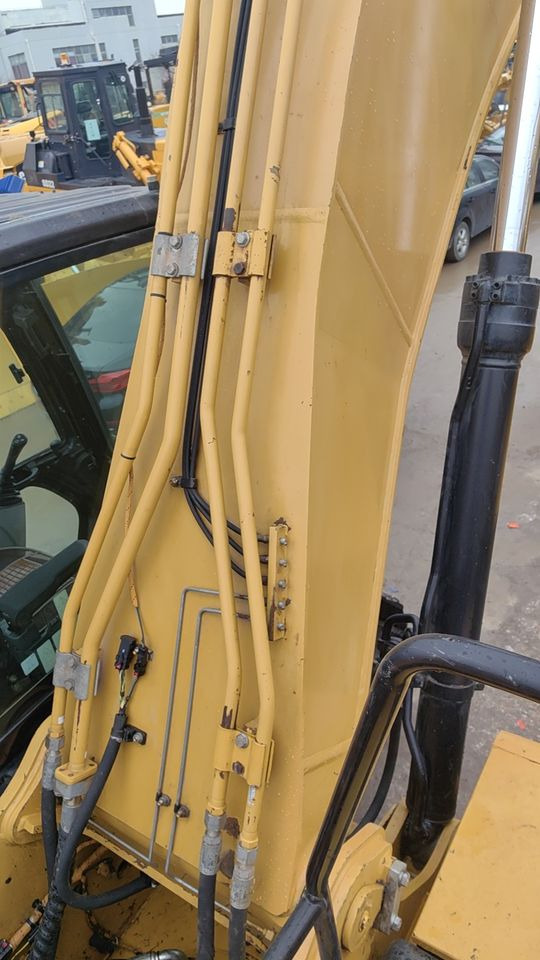 Used Caterpillar 320gc Excavator 20 Tons Capacity CAT 320 320GC 320GX 320NG 323 325 326 329 330 Engine Motor Pump Bearing Sale - Escavadora de rastos: foto 3 Used Caterpillar 320gc Excavator 20 Tons Capacity CAT 320 320GC 320GX 320NG 323 325 326 329 330 Engine Motor Pump Bearing Sale - Escavadora de rastos: foto 3