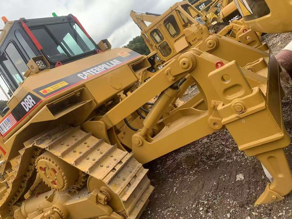 Used Machinery Caterpillar CAT D8R Bulldozer With Ripper Construction & Building Machinery Second Hand - Buldôzer: foto 3 Used Machinery Caterpillar CAT D8R Bulldozer With Ripper Construction & Building Machinery Second Hand - Buldôzer: foto 3