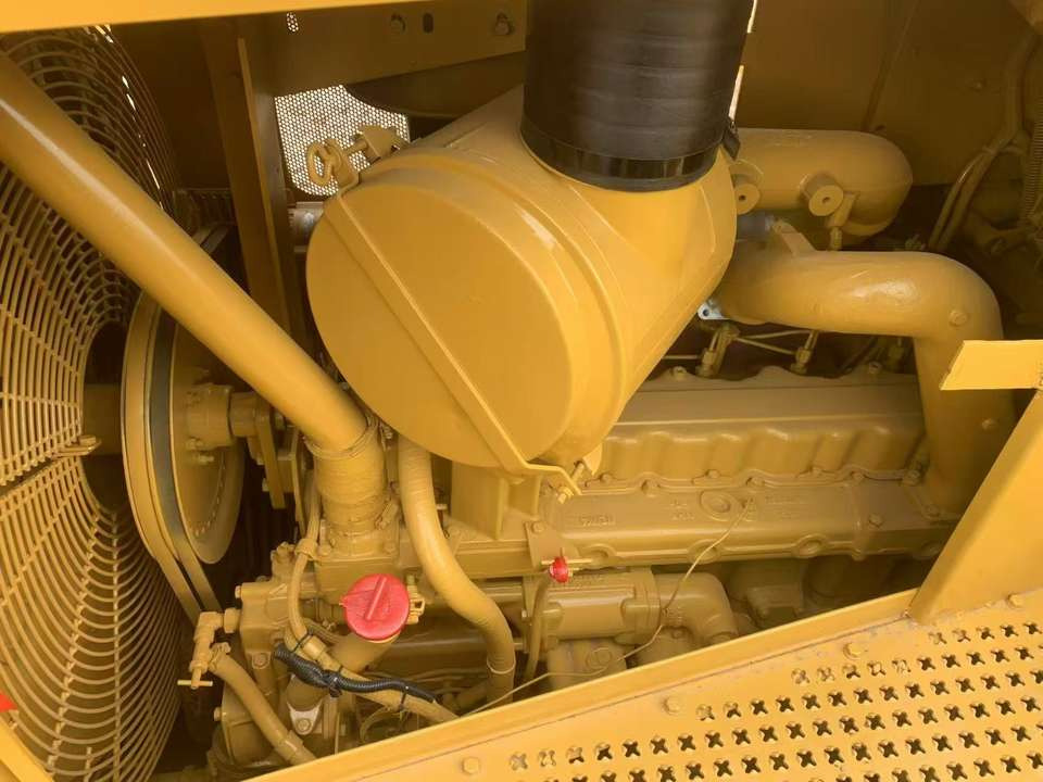 Used Machinery Caterpillar CAT D8R Bulldozer With Ripper Construction & Building Machinery Second Hand - Buldôzer: foto 4 Used Machinery Caterpillar CAT D8R Bulldozer With Ripper Construction & Building Machinery Second Hand - Buldôzer: foto 4