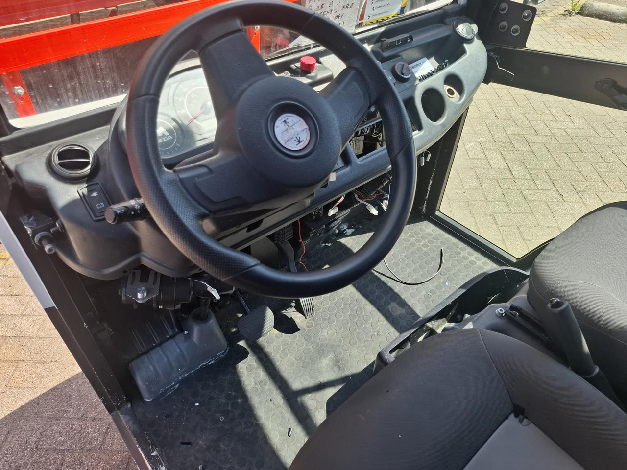 Aixam Mega E-Worker Elektrische Bakwagen RV-606-R - Carrinho de golfe: foto 4 Aixam Mega E-Worker Elektrische Bakwagen RV-606-R - Carrinho de golfe: foto 4