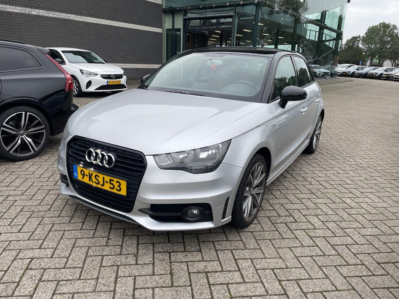 Audi A1 Sportback 1.2 TFSI Admired | 2013 | 216.082 km | 9KSJ53 | NAP: Logisch - Hatchback: foto 1 Audi A1 Sportback 1.2 TFSI Admired | 2013 | 216.082 km | 9KSJ53 | NAP: Logisch - Hatchback: foto 1